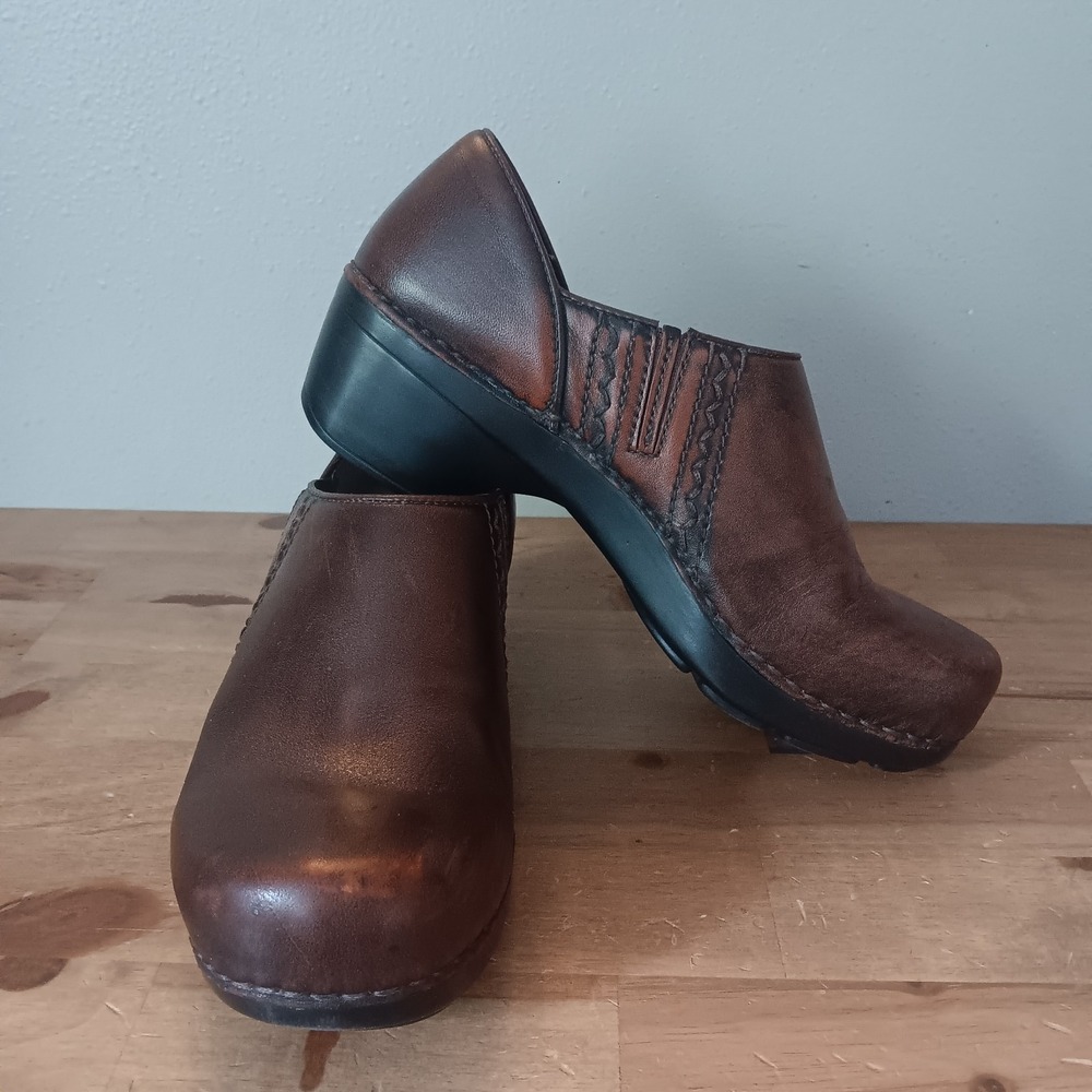 Dansko Sienna Brown Leather Slip on Clogs EUR 38 US 7.5-8 Workwear Comfort